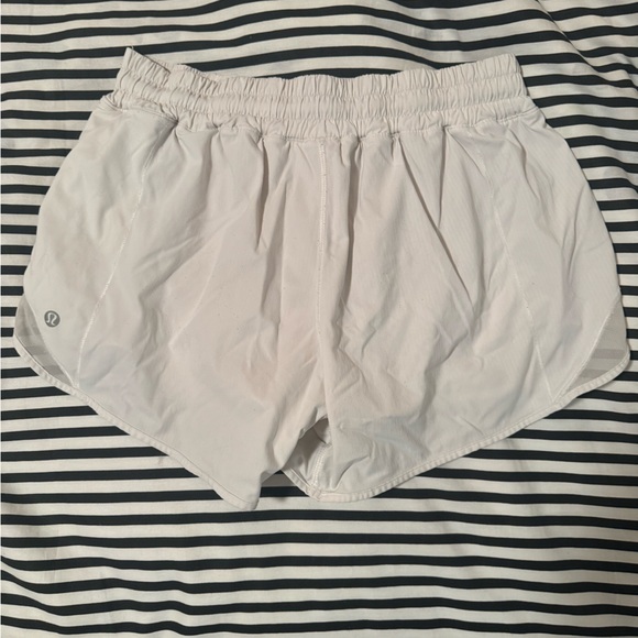 Lululemon Hotty Hot Shorts - Picture 2 of 3